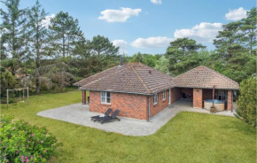 4 Bedroom Cozy Home In Rødby in Kramnitse